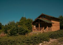 Domek drewniany jako sposób na inwestycję i zarobek